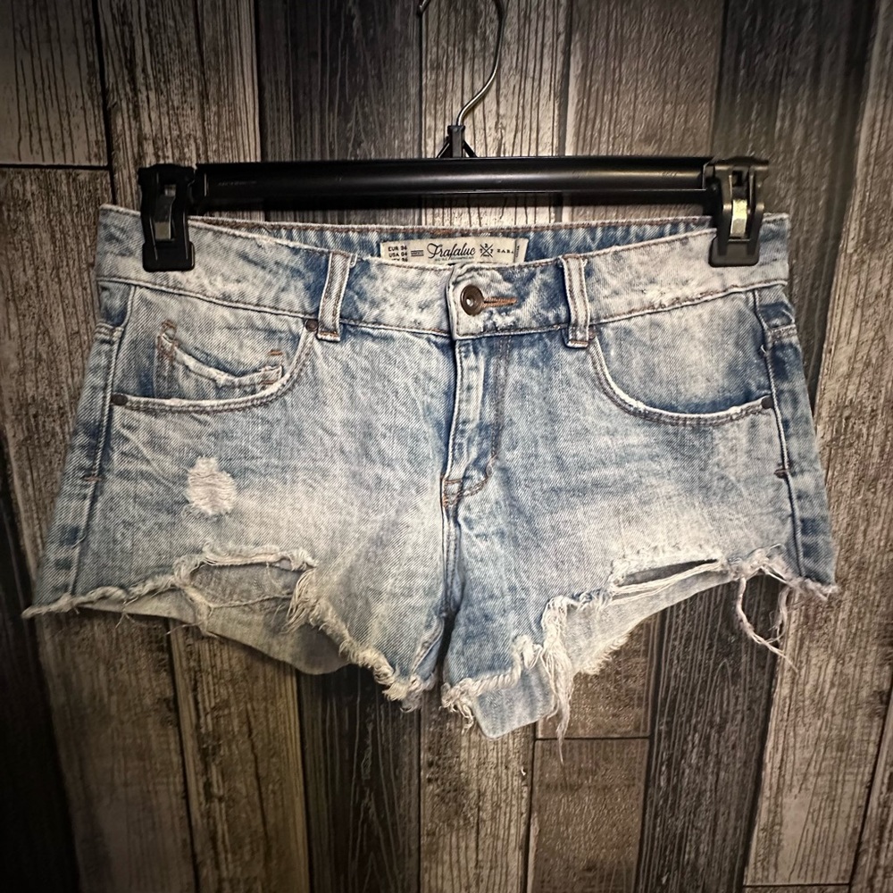 Zara Trafaluc Premium Wash Denim Jean Shorts Frayed Raw Hem Festival Cutoffs 4